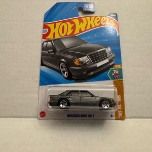 Mattel Hot Wheels Mercedes-Benz 500 E - Silver